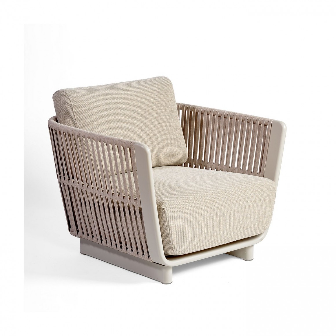 Poltrona de exterior com corda e estrutura leve de alumínio