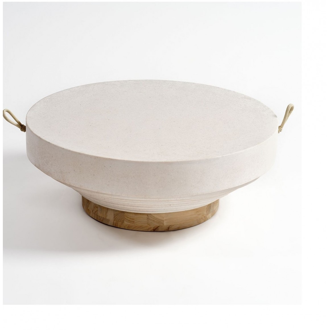 Mesa de centro para exterior em cimento e teca