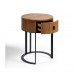 Mesa de cabeceira redonda com efeito de ripas em carvalho natural e metal preto